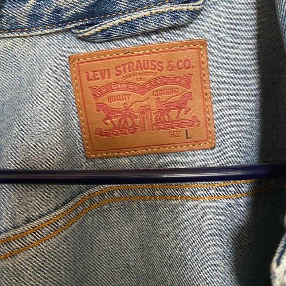 Levi’s Jean jacket - Picture 2 of 4